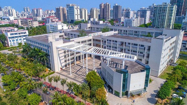 凤凰彩票中国官网入口 双轨并行: 县域高中构建“高考提分+特质赋能”特质课程体系的试验探索