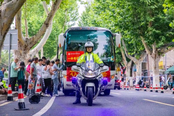凤凰彩票(中国)官方网站 交通管制＋东说念主流管控！南京警方遑急提醒
