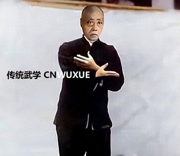 凤凰彩票中国官网入口 练步时要作念到“按肩以练步”, 收肩井穴之劲, 千里至足底涌泉穴