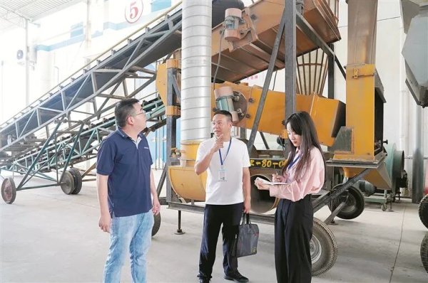 凤凰彩票(中国)官方网站 危险关头显担当——纪检监察干部济弱扶倾群像