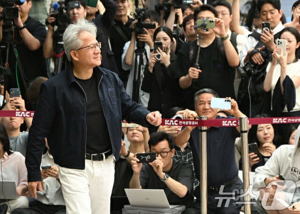凤凰彩票(中国)官方网站 黄仁勋称韩国在AI和机器东谈主领域发扬出色 是研发投资的最好地方