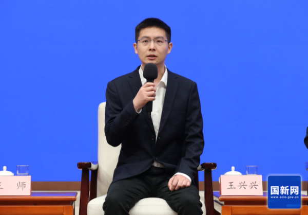 凤凰彩票(中国)官方网站 迥殊日子，王兴兴获奖状