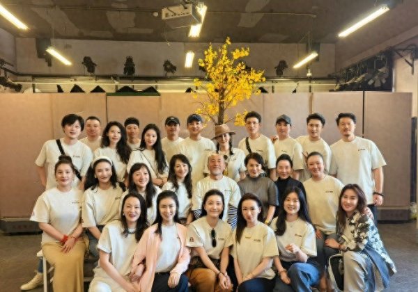凤凰彩票(中国)官方网站 刘亦菲北电同学约聚: 全班皆在变老, 唯一她暗暗开了好意思颜外挂