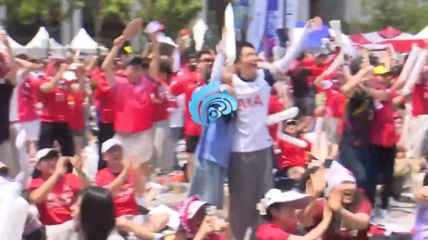 凤凰彩票中国官网入口 韩国2-1逆转捷克: 进球骤然光化门广场上万球迷欢跃, 上...